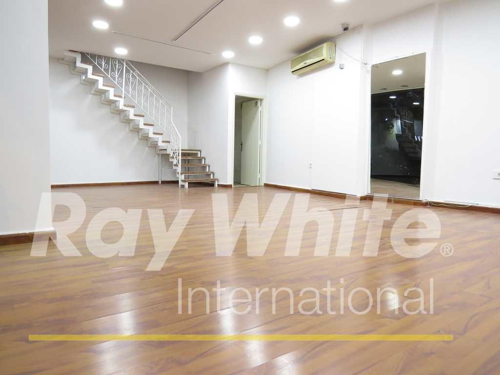 Shop for Rent in Jdeideh, 120 sqm