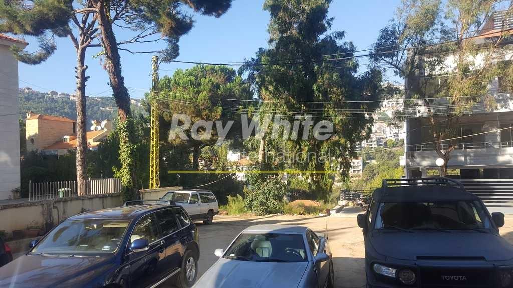 Nice apartment with terrace in Baabdat